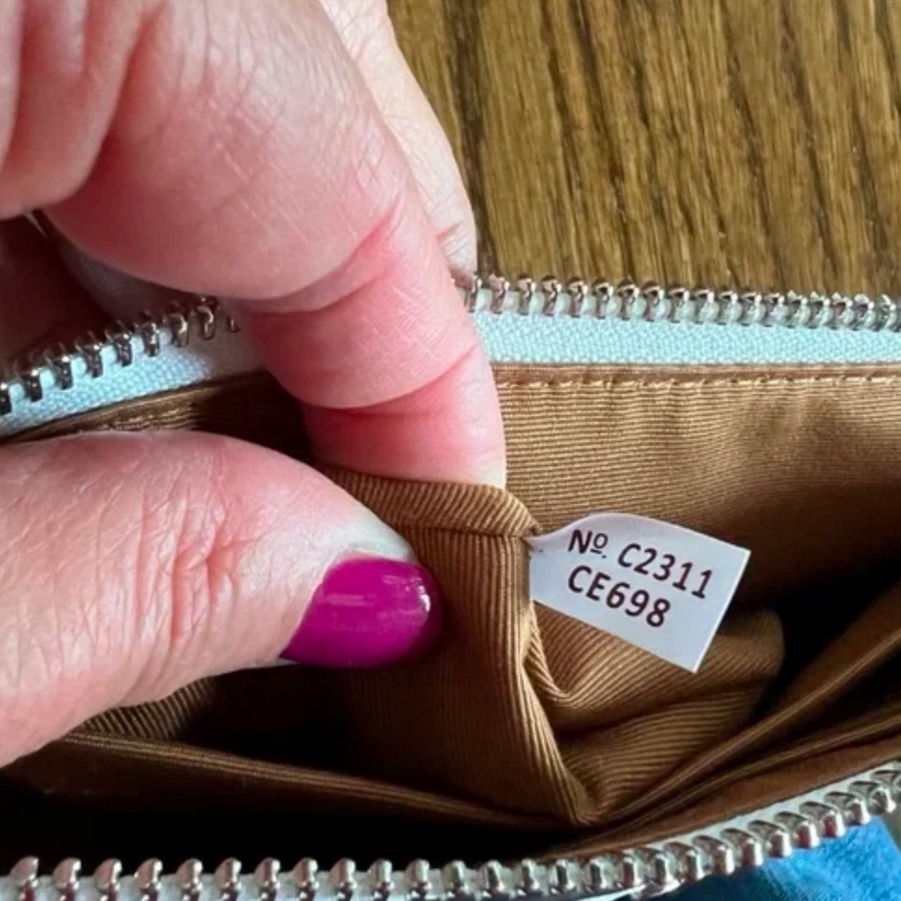 NWOT Coach Nolita 19 Signature Canvas Wristlet Glacier White Silver Hardware - Picture 9 of 12